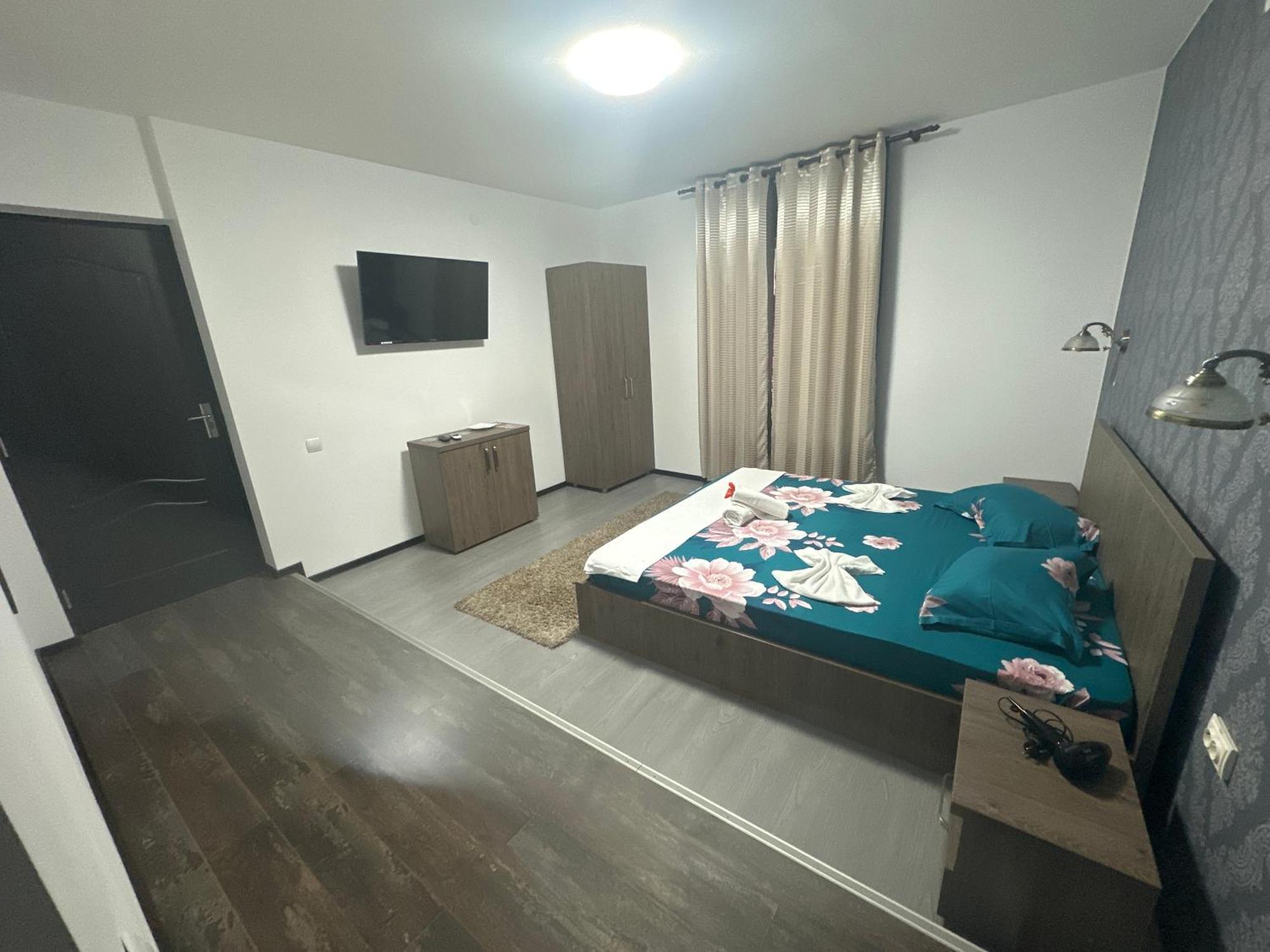 Готель Casa Clau Оршова Екстер'єр фото